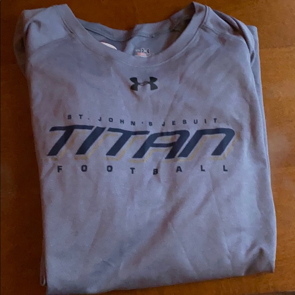 Under Amor titans football shirt